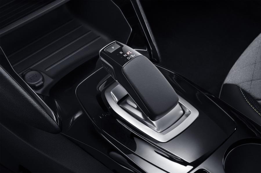 Детали интерьера Peugeot e-2008 2020 года  (CN) (фото 15 из 19)